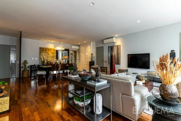 Apartamento bem localizado com 292 m²