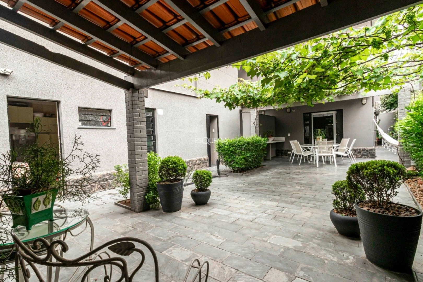 Casa na melhor localização do bairro - Imagem 2