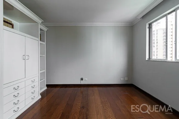 Apartamento reformado próximo ao Parque do Povo