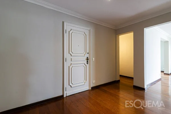 Apartamento reformado próximo ao Parque do Povo