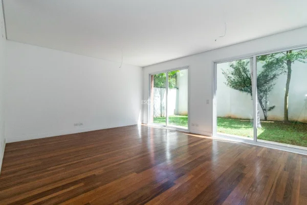 Casa nova em condomínio fechado