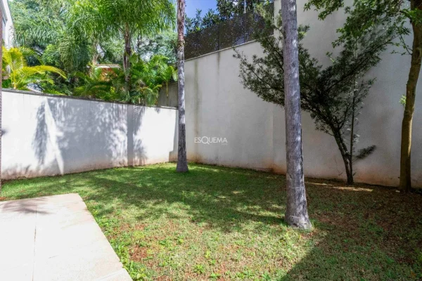 Casa nova em condomínio fechado