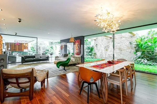 Casa contemporânea no Jardim Paulista