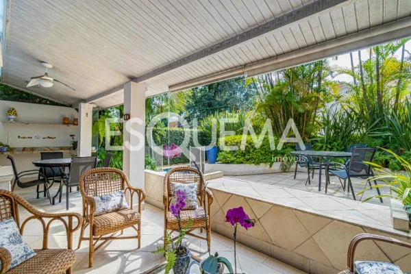 Casa elegante em rua charmosa do Cidade Jardim