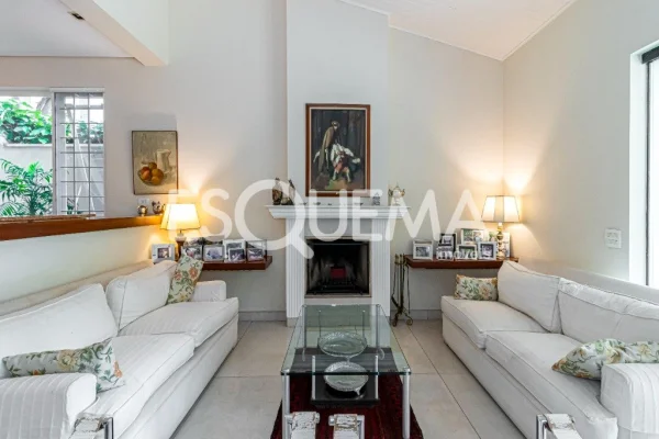 Casa elegante em rua charmosa do Cidade Jardim