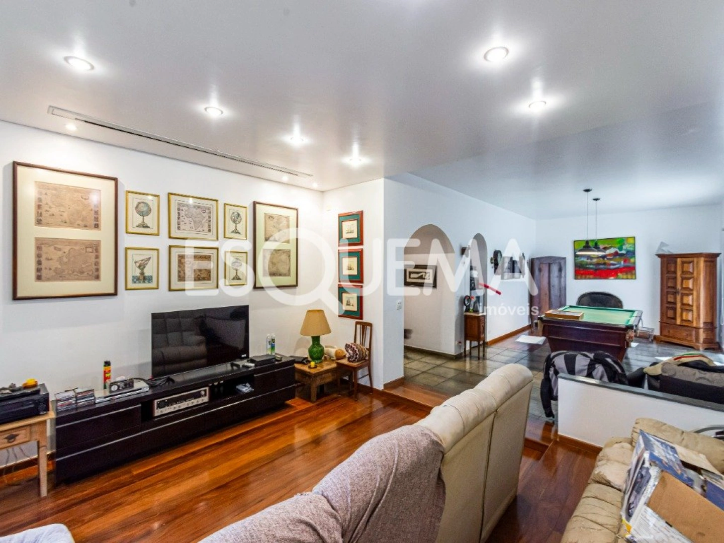 Casa com amplo jardim e localização privilegiada - Imagem 12