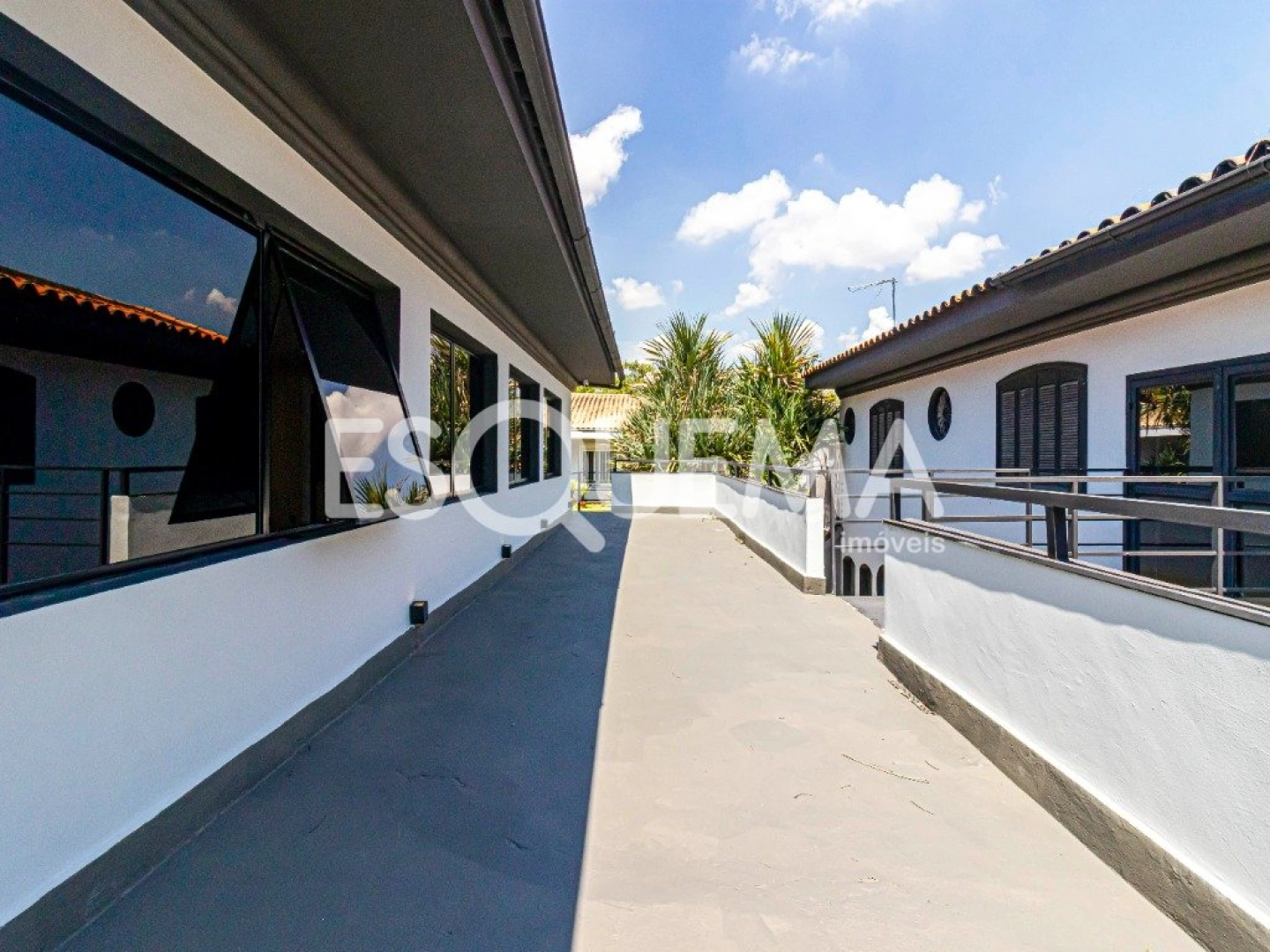 Ampla casa comercial com projeto moderno no Alto de Pinheiros - Imagem 13