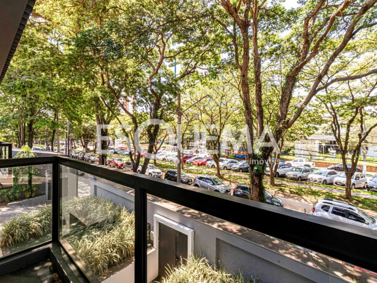 Ampla casa comercial com projeto moderno no Alto de Pinheiros - Imagem 14