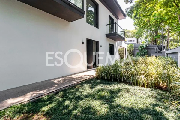 Ampla casa comercial com projeto moderno no Alto de Pinheiros