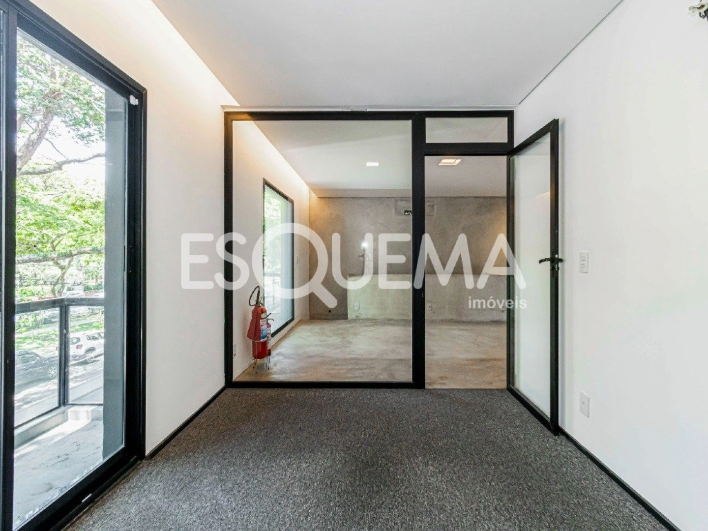 Ampla casa comercial com projeto moderno no Alto de Pinheiros - Imagem 9