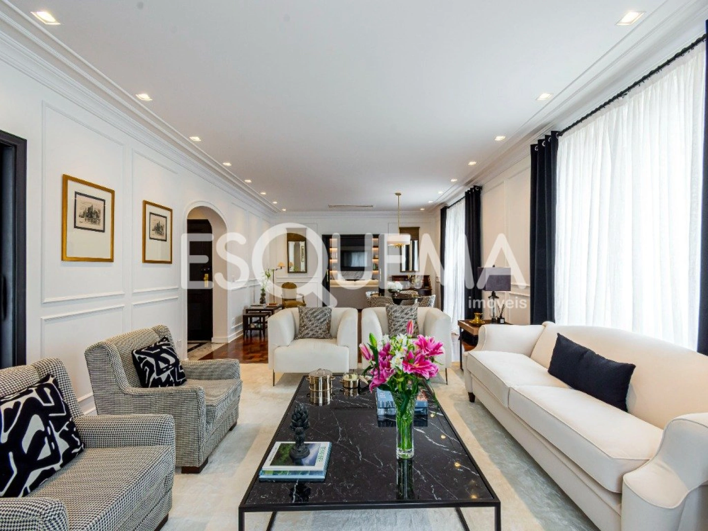 Apartamento reformado em edifício neoclássico no Jardim América - Imagem 1