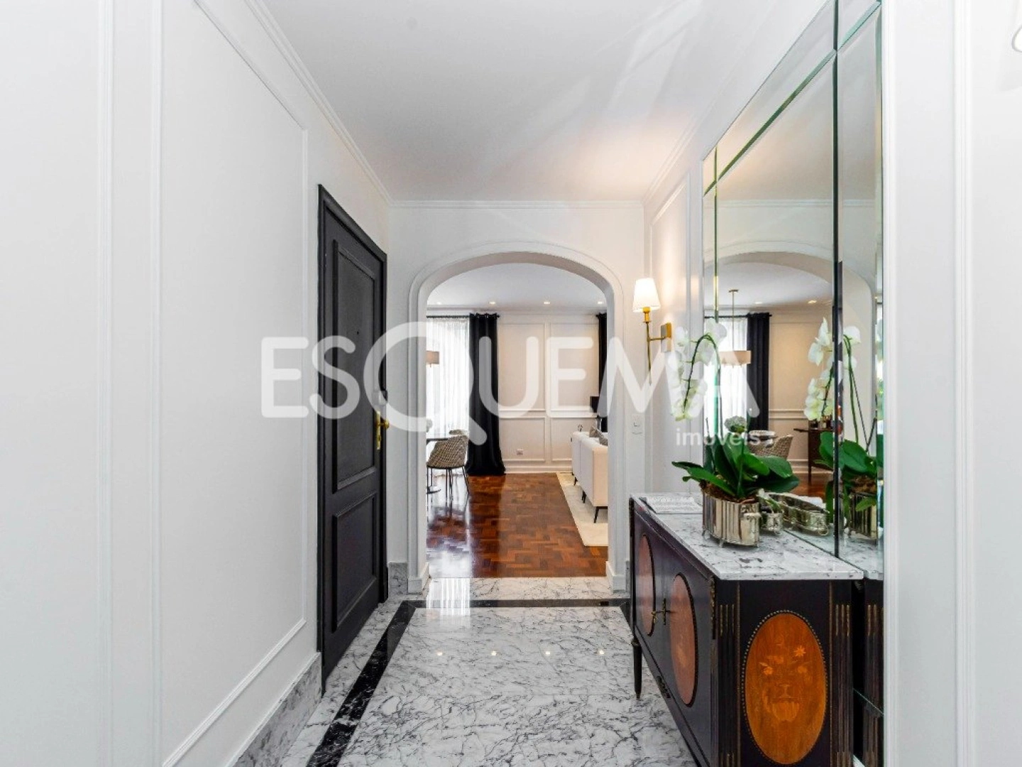 Apartamento reformado em edifício neoclássico no Jardim América - Imagem 3