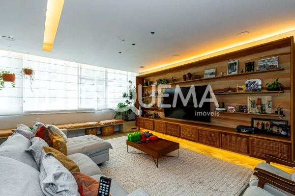 Apartamento reformado na parte plana do Jardins