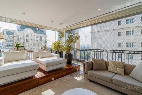 Apartamento ao lado do Parque Ibirapuera em condomínio com quadra de tênis