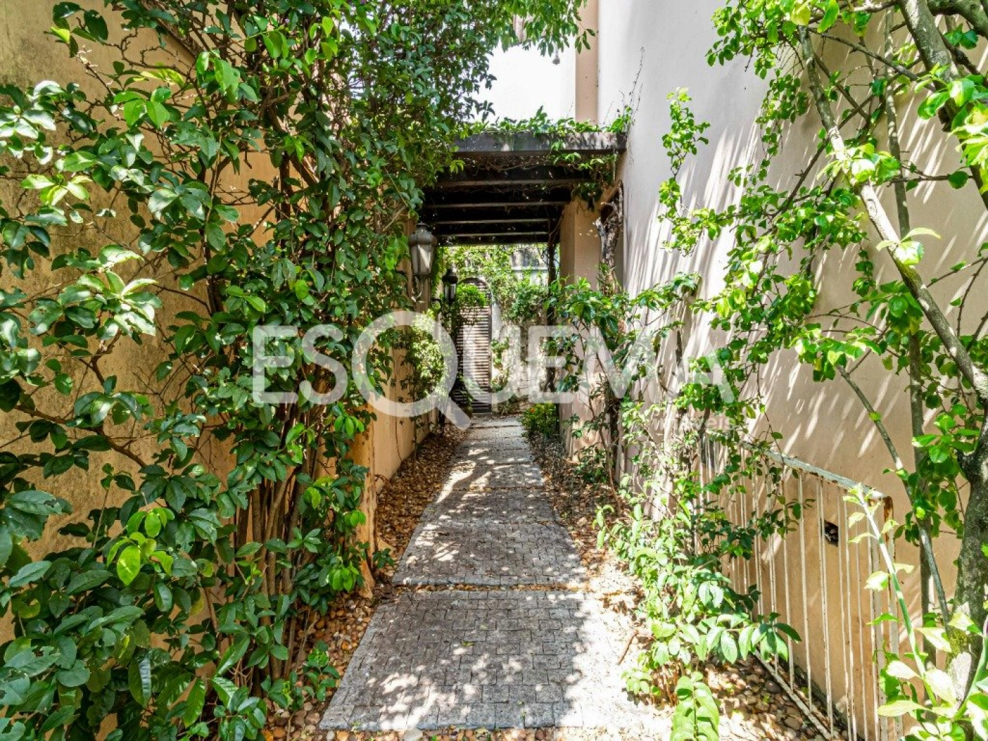 Casa com grande potencial para reforma em rua nobre do Jardim Guedala - Imagem 13