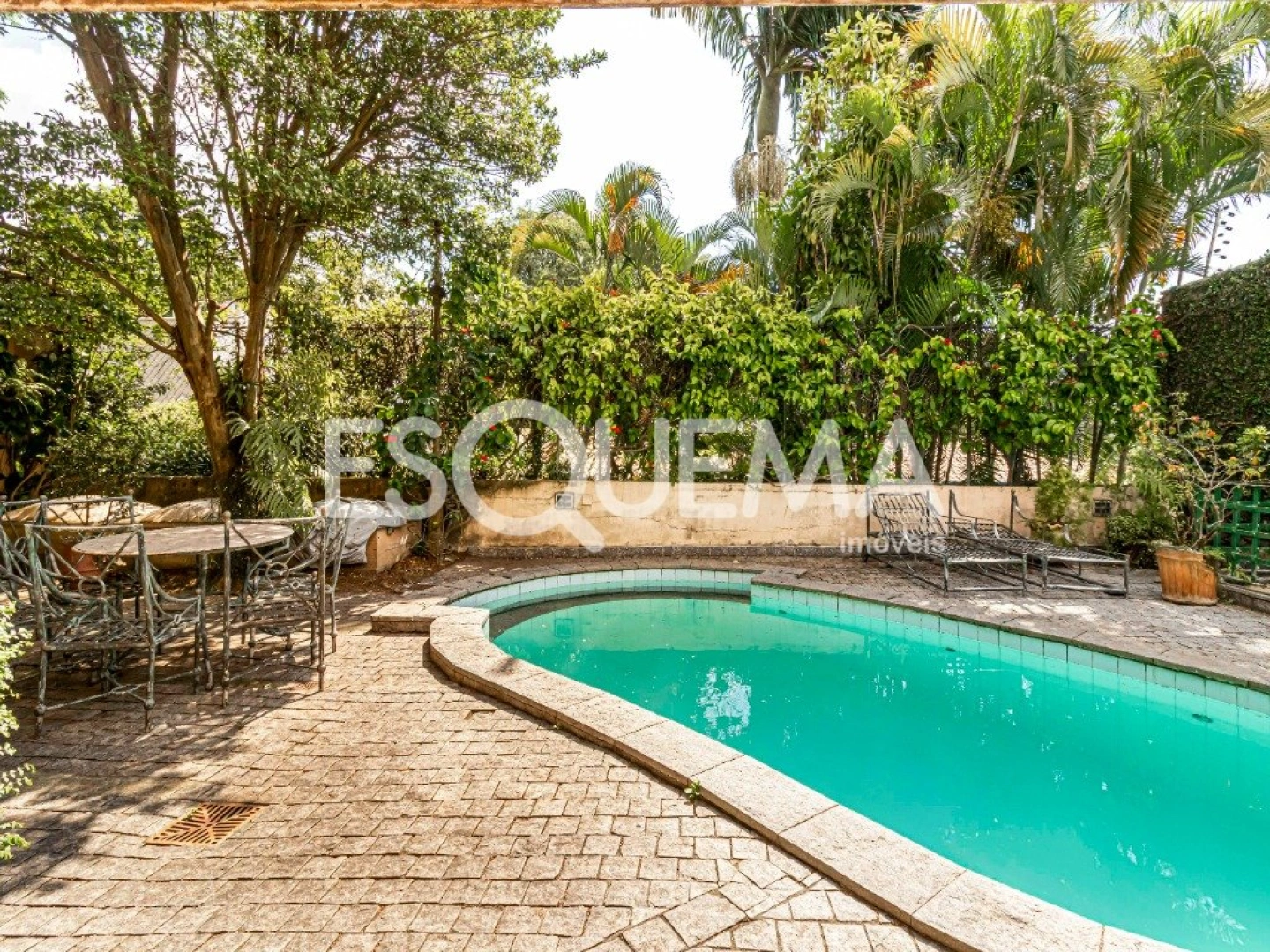 Casa com grande potencial para reforma em rua nobre do Jardim Guedala - Imagem 1