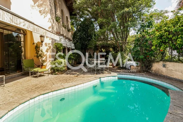 Casa com grande potencial para reforma em rua nobre do Jardim Guedala
