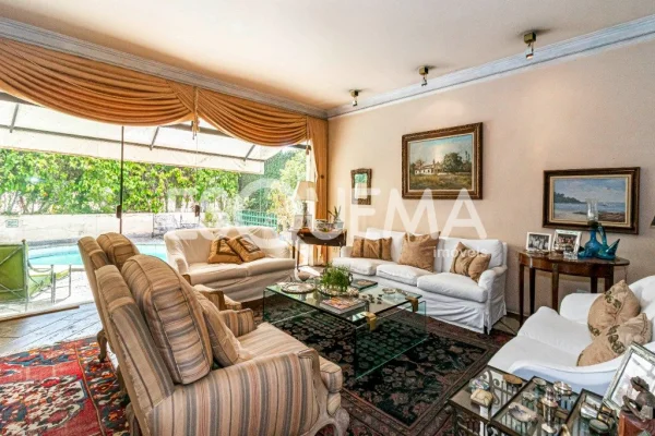 Casa com grande potencial para reforma em rua nobre do Jardim Guedala