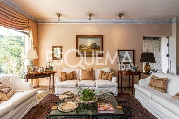 Casa com grande potencial para reforma em rua nobre do Jardim Guedala