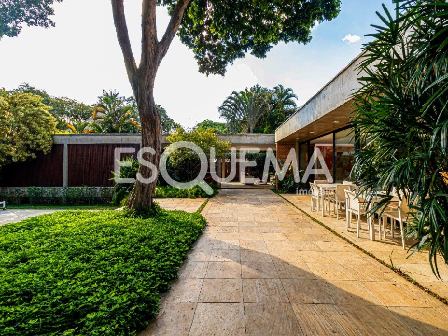 Casa icônica em Alto de Pinheiros com projeto de Diana Malzoni e paisagismo de Burle Marx - Imagem 15