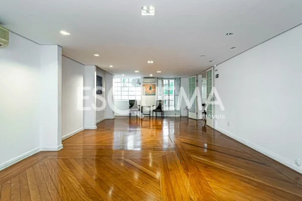 Casa comercial e residencial à venda, em zoneamento ZM