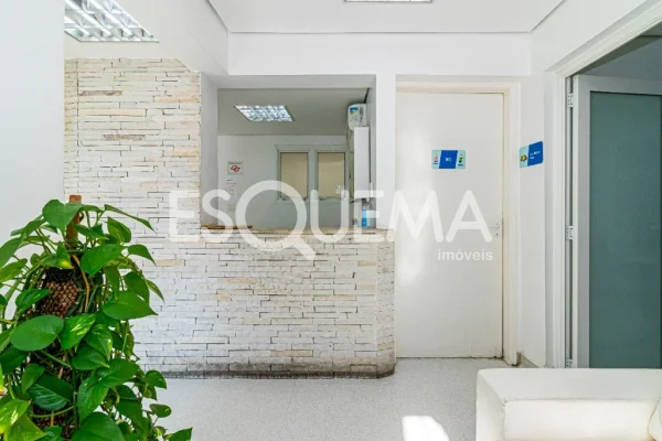 Casa Comercial reformada no Jardim Paulitsa