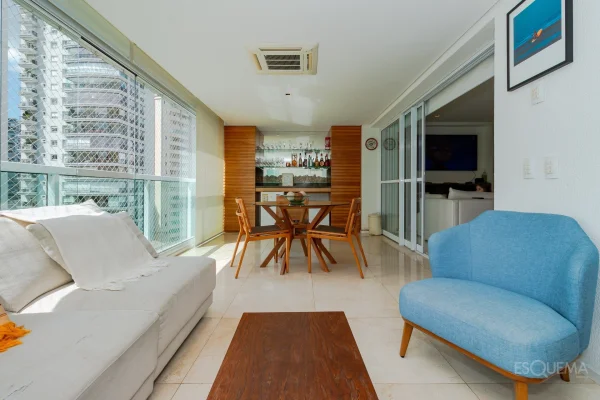 Apartamento para locação com 3 suítes em Moema
