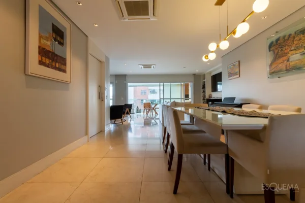 Apartamento para locação com 3 suítes em Moema
