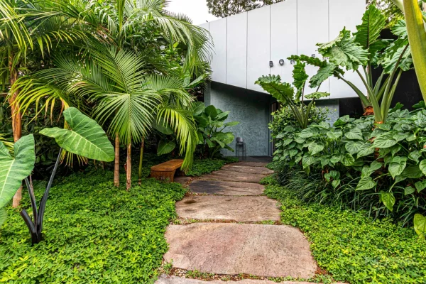 Casa comercial em um dos melhores pontos do eixo de decoração da cidade