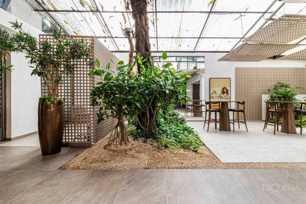 Casa comercial em um dos melhores pontos do eixo de decoração da cidade