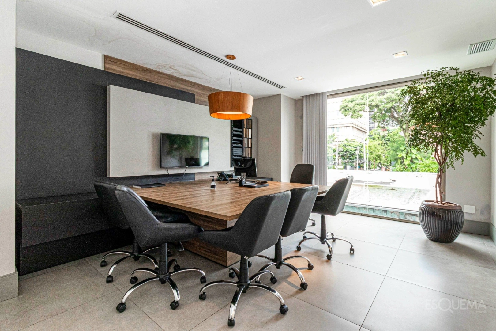 Casa comercial em um dos melhores pontos do eixo de decoração da cidade - Imagem 7