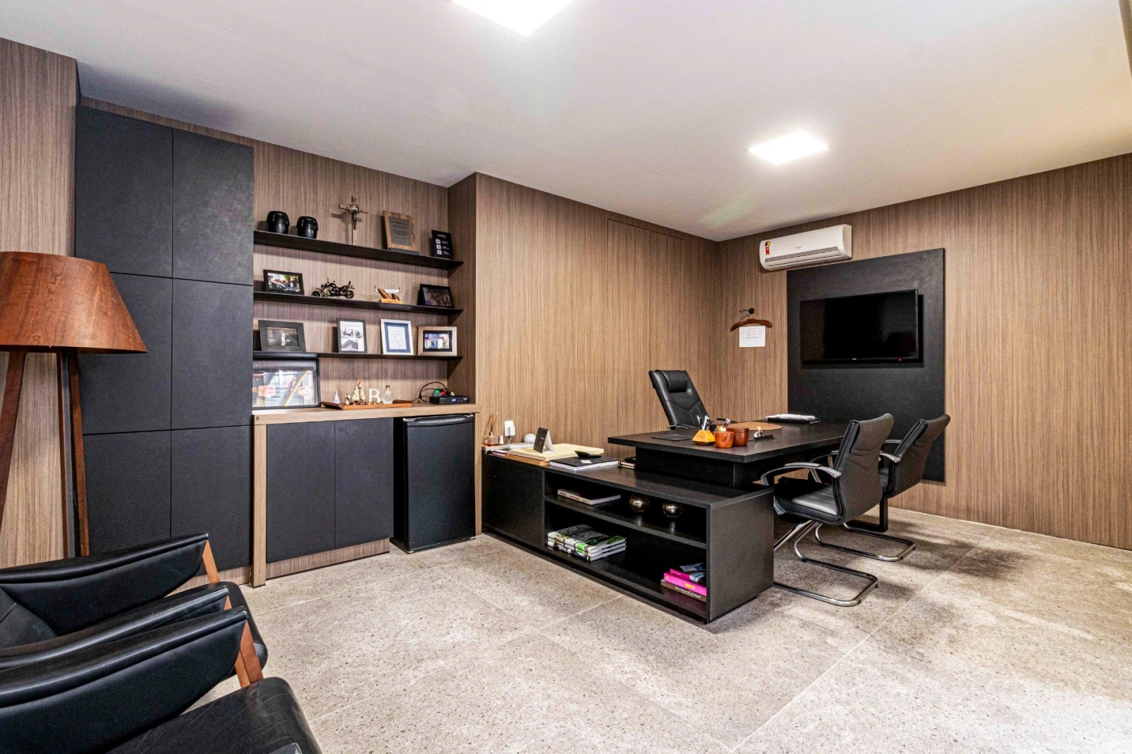 Casa comercial em um dos melhores pontos do eixo de decoração da cidade - Imagem 9