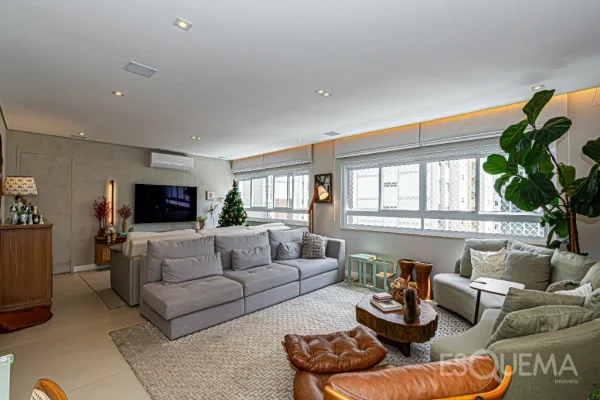 Apartamento reformado com três suítes nos Jardins