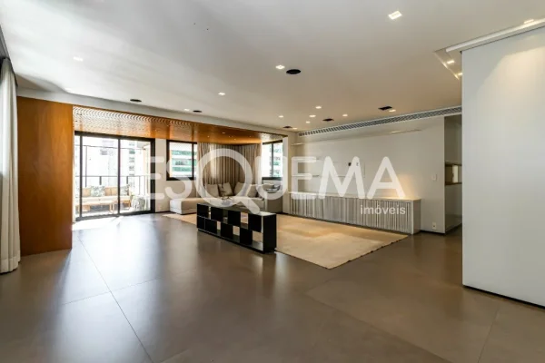 Apartamento reformado no Itaim Bibi