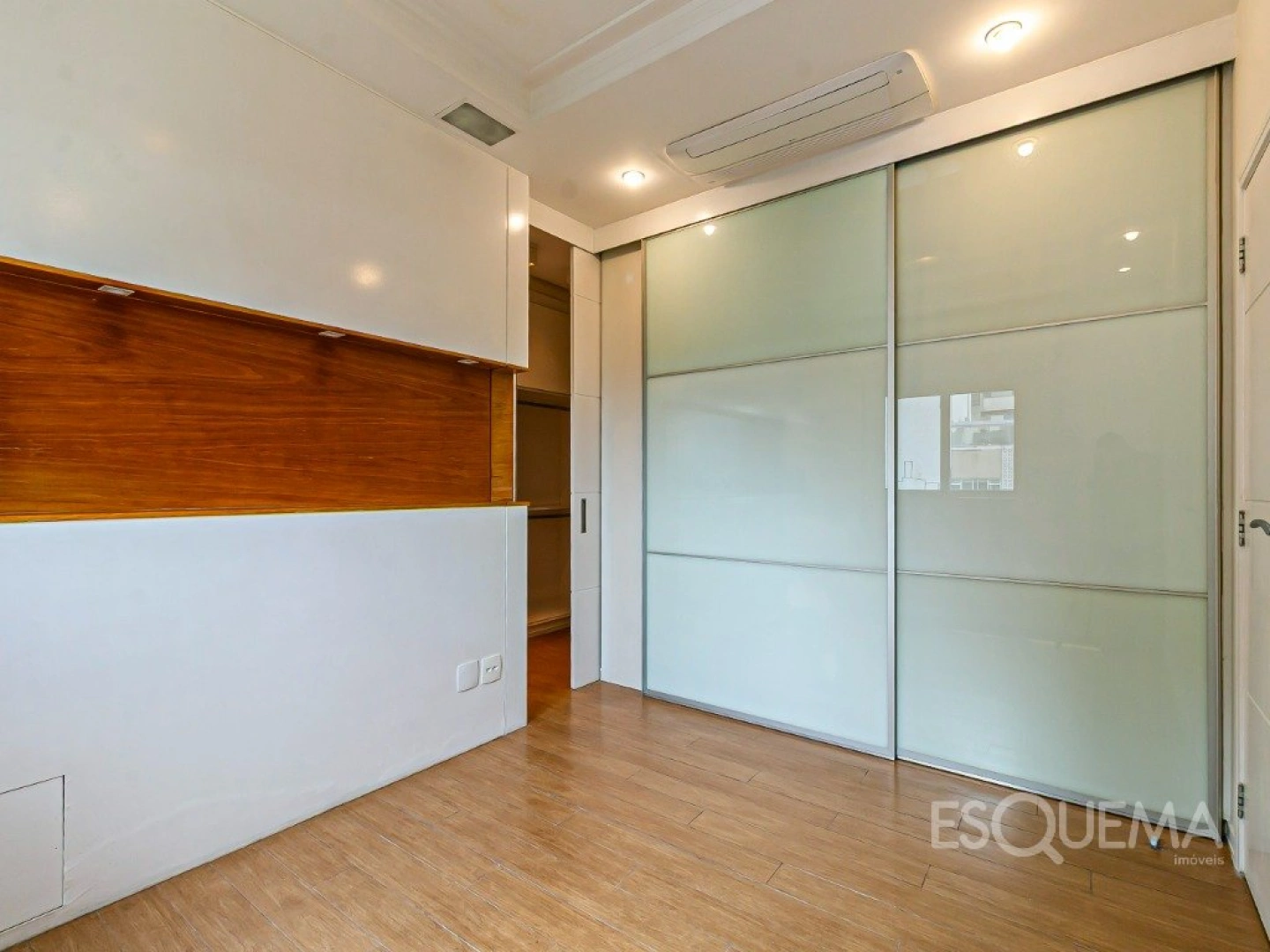 Cobertura reformada com piscina e vista para a cidade - Imagem 12