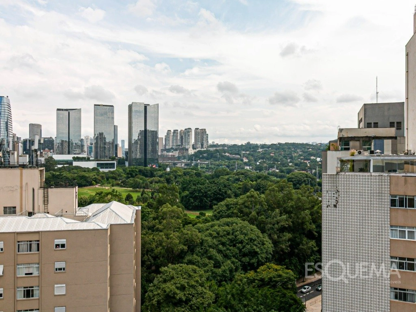 Cobertura reformada com piscina e vista para a cidade - Imagem 2