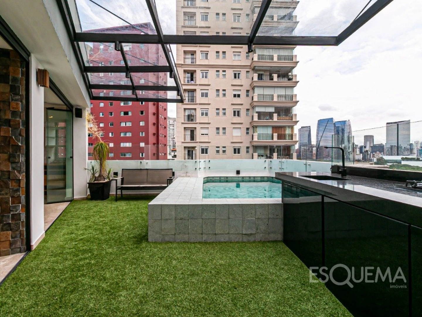 Cobertura reformada com piscina e vista para a cidade - Imagem 3