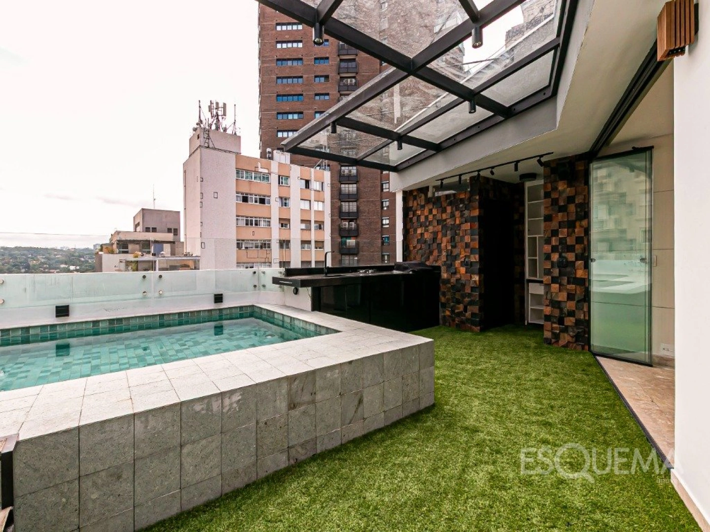 Cobertura reformada com piscina e vista para a cidade - Imagem 4