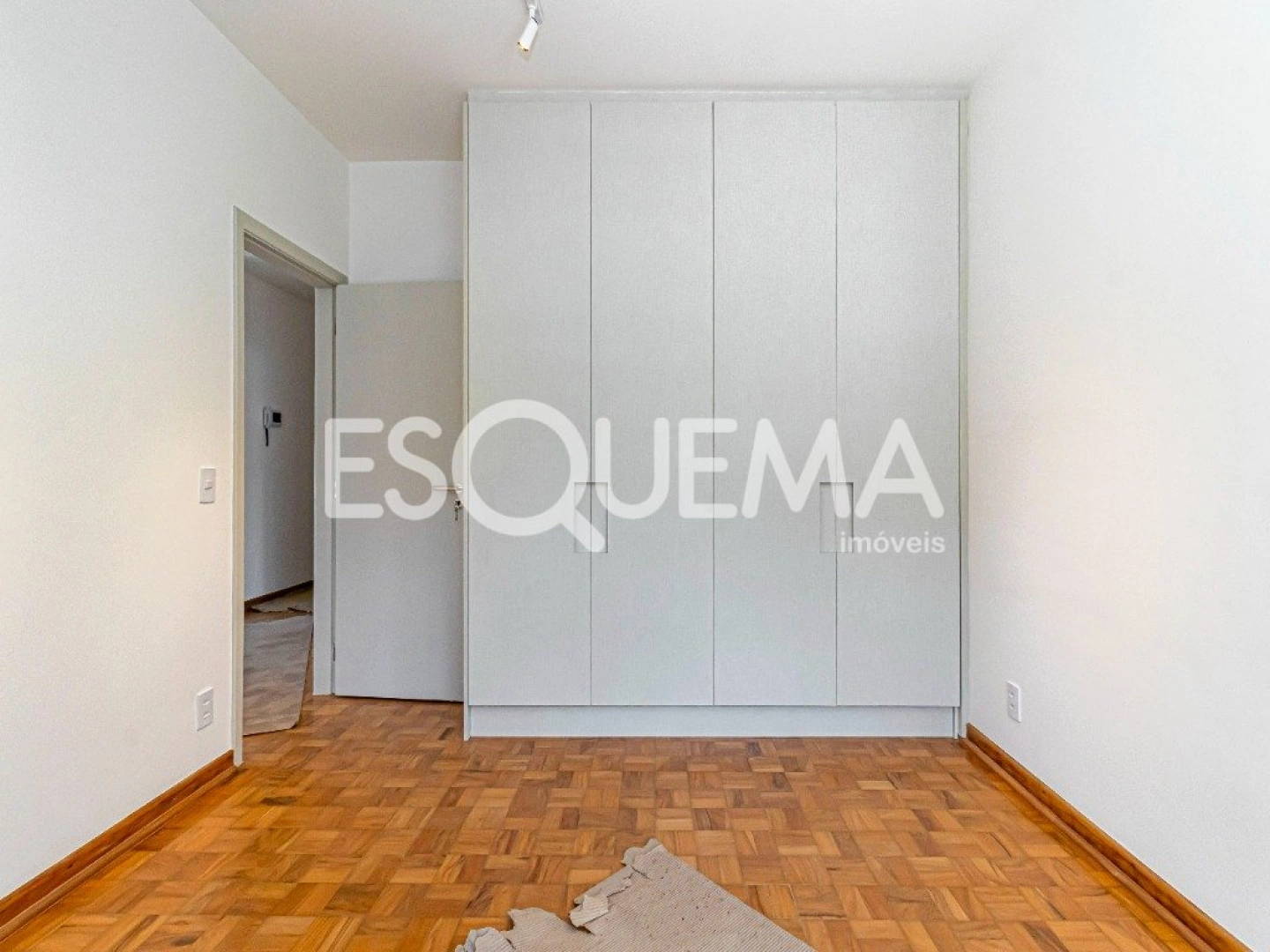 Casa reformada em rua arborizada - Imagem 10