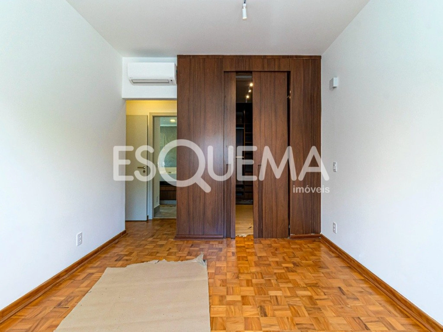 Casa reformada em rua arborizada - Imagem 11