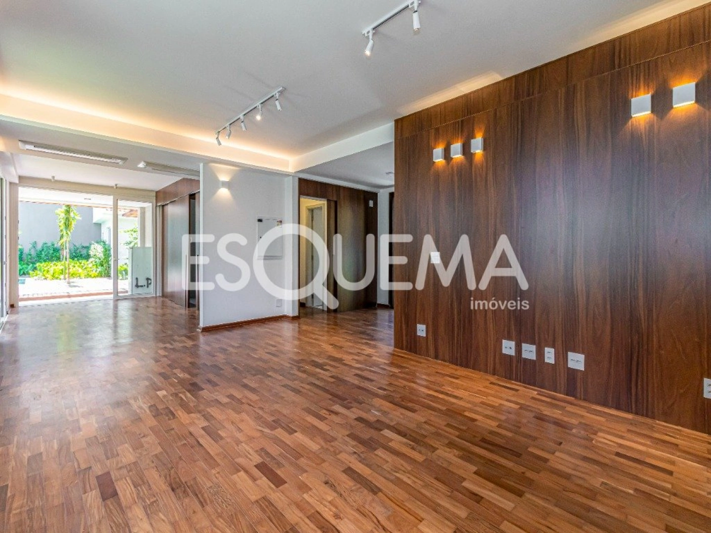 Casa reformada em rua arborizada - Imagem 7