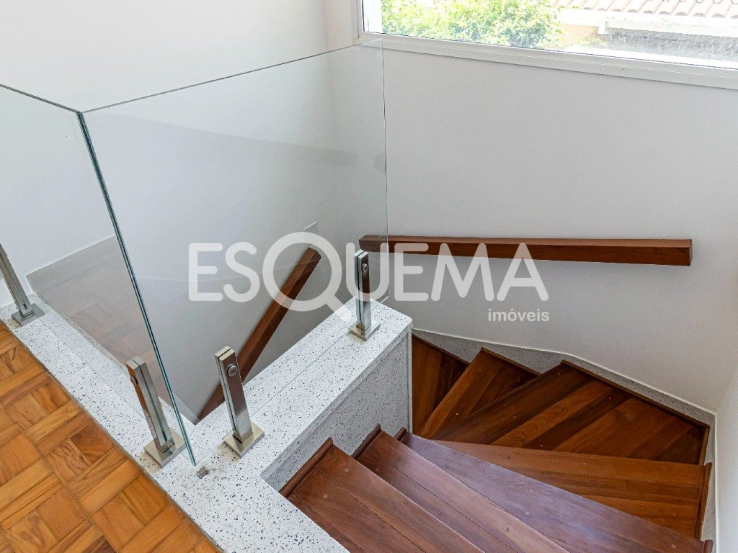 Casa reformada em rua arborizada - Imagem 9