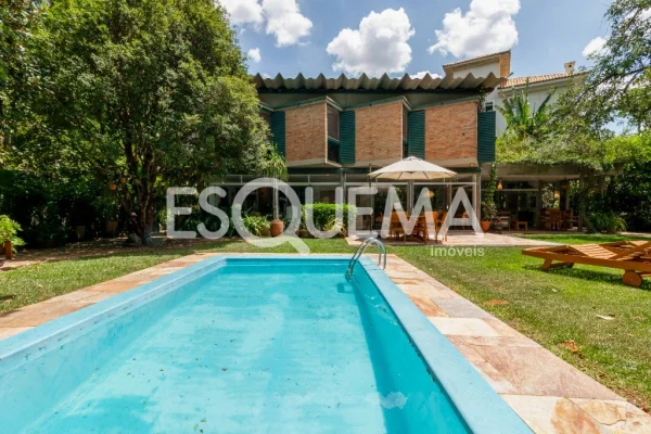 Casa em rua fechada no Jardim Guedala, com piscina e espaço gourmet