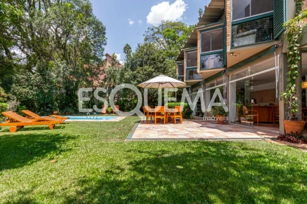 Casa em rua fechada no Jardim Guedala, com piscina e espaço gourmet