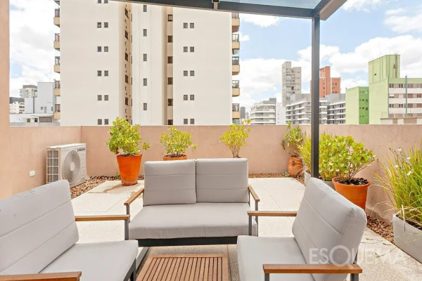Cobertura reformada, com área externa