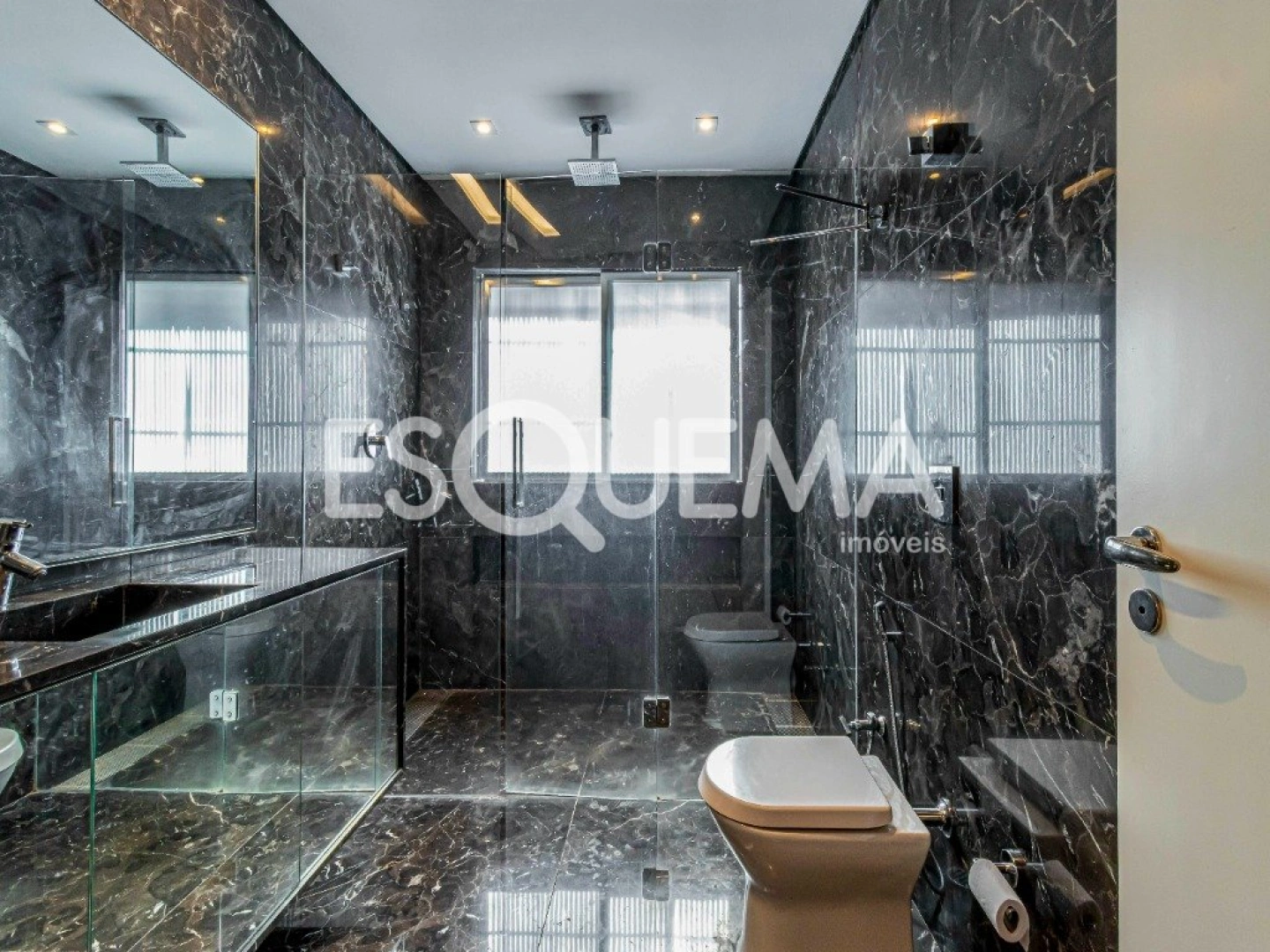 Casa com 3 suítes e rooftop com vista - Imagem 10