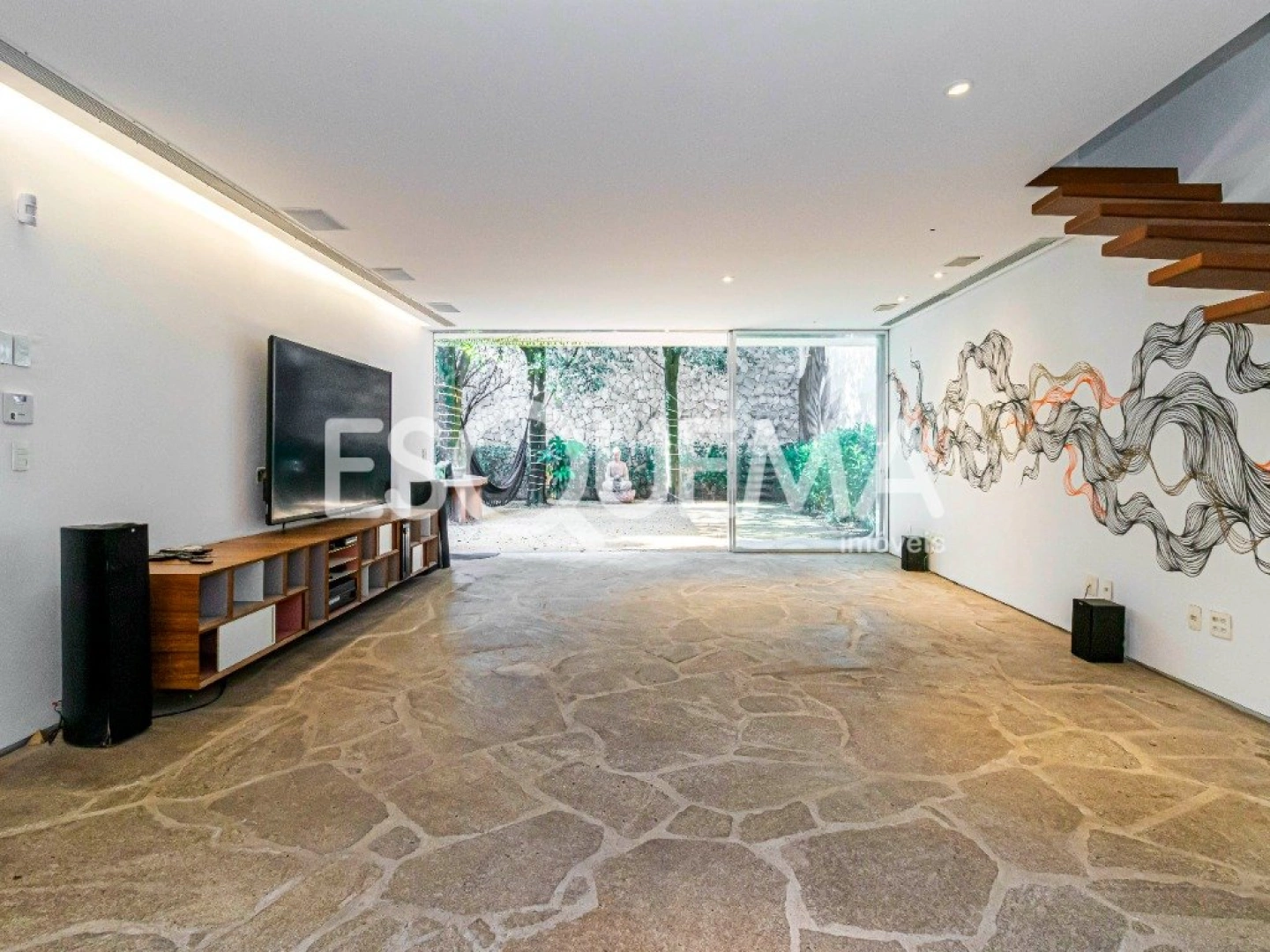 Casa com 3 suítes e rooftop com vista - Imagem 1