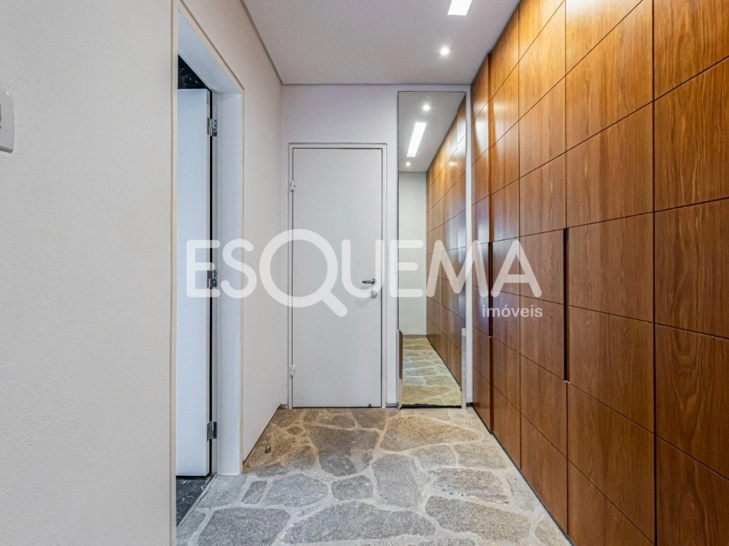 Casa com 3 suítes e rooftop com vista - Imagem 8