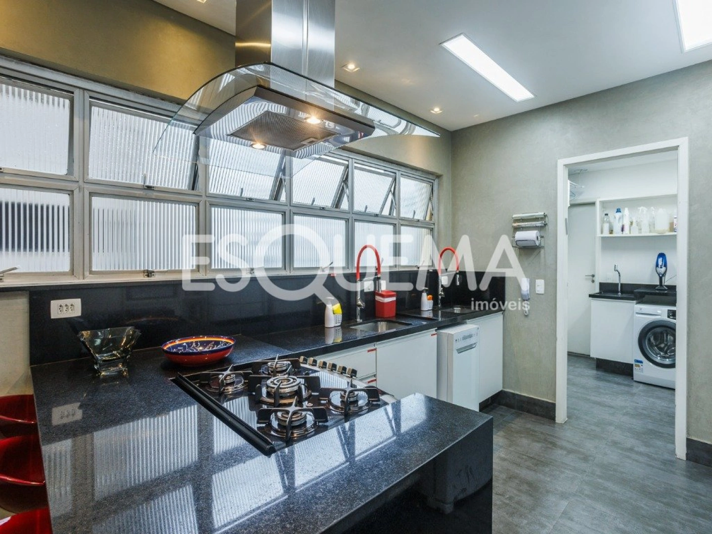 Apartamento reformado em excelente localização - Imagem 12