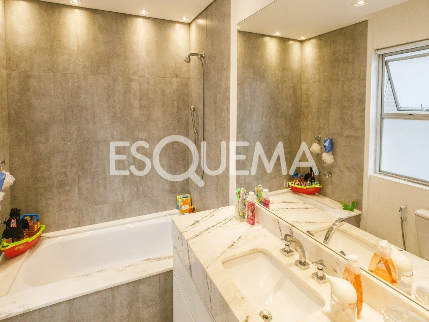 Apartamento reformado em excelente localização - Imagem 9